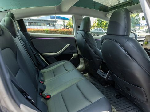 Used 2024 Tesla Model 3 Standard Range RWD image 29