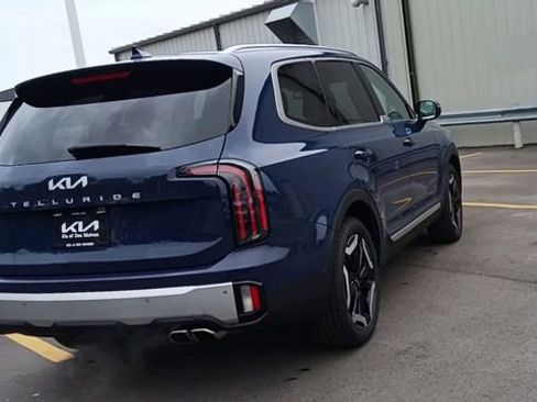 Certified 2023 Kia Telluride EX FWD image 2