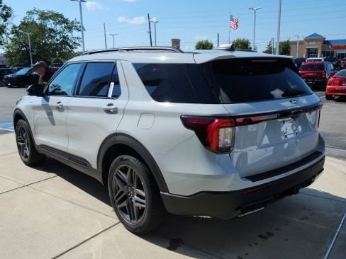 New 2027 Ford Explorer ST-Line w/ Premium Package AWD/4WD image 6