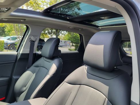 New 2026 Kia Sportage EX w/ EX Panorama Roof Package FWD image 7