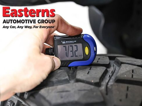 Used 2023 Jeep Wrangler Unlimited w/ Sun & Screen Package image 30