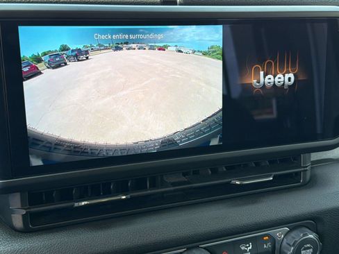 Used 2025 Jeep Wrangler Unlimited Sport AWD/4WD image 20