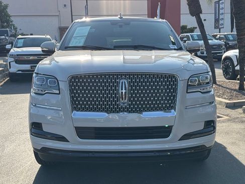 Used 2023 Lincoln Navigator L Reserve AWD/4WD image 4