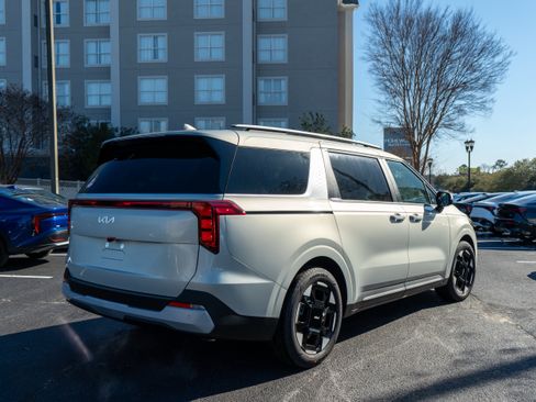 New 2026 Kia Carnival EX FWD image 8