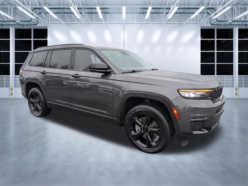 Used 2023 Jeep Grand Cherokee L Limited w/ Luxury Tech Group II image 2