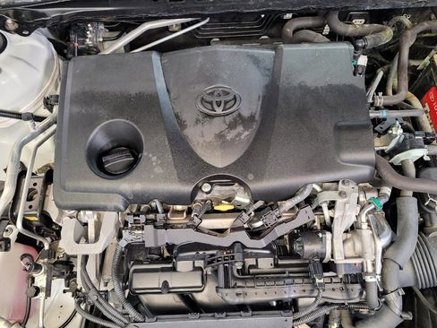 Used 2018 Toyota Camry LE FWD image 30