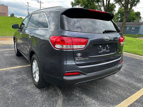 Used 2018 Kia Sorento AWD image 3