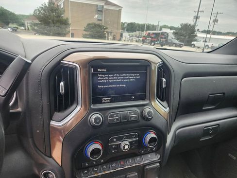 Used 2021 Chevrolet Silverado 1500 High Country w/ Technology Package image 15