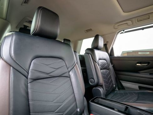 Used 2023 Nissan Pathfinder Platinum AWD/4WD image 44