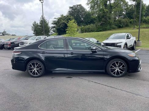 Used 2022 Toyota Camry SE FWD image 2