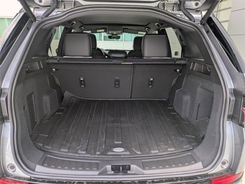 New 2025 Land Rover Discovery Sport Dynamic SE image 13