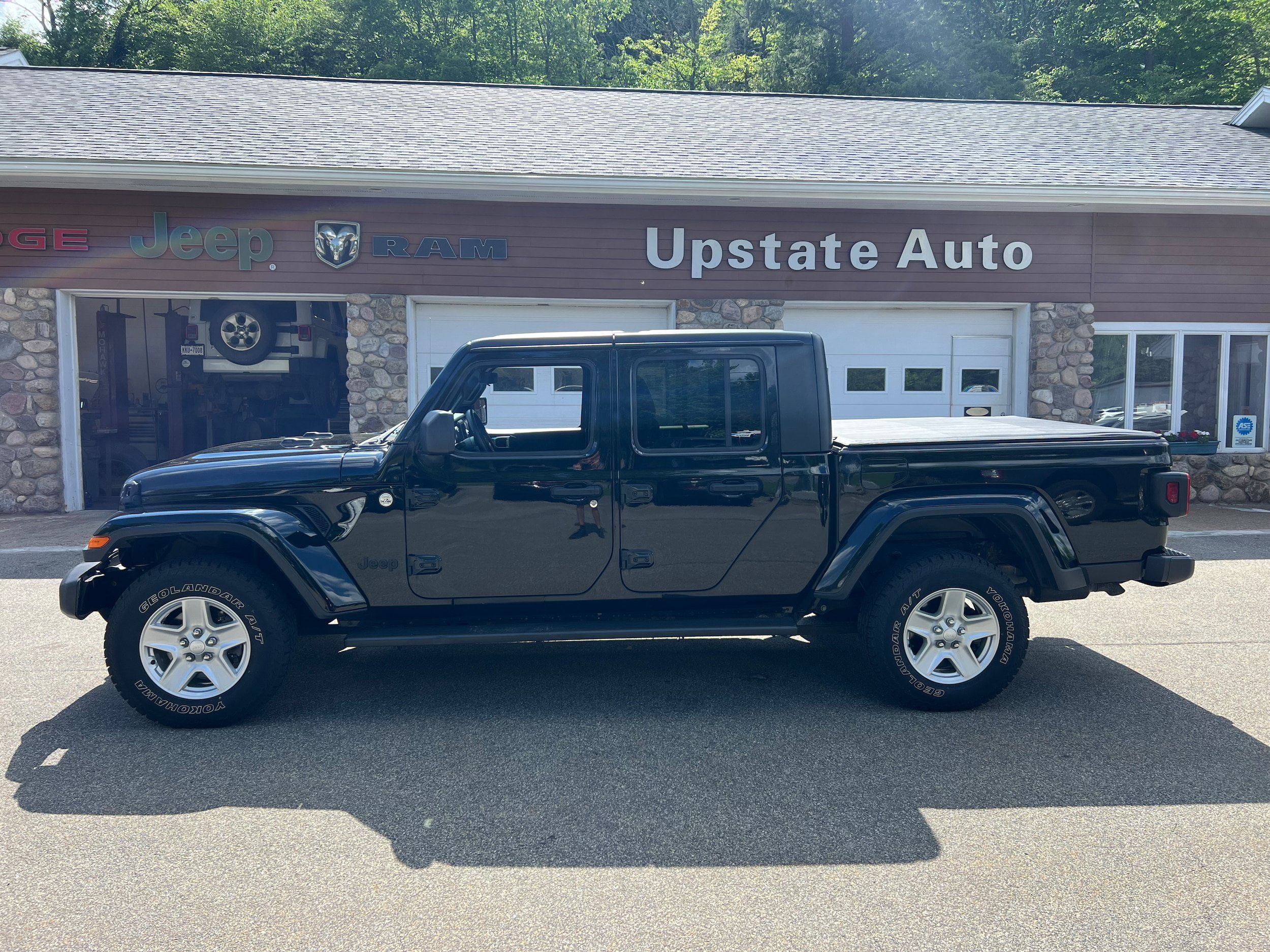 Used 2021 Jeep Gladiator Sport AWD/4WD image 8