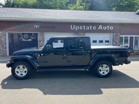 Used 2021 Jeep Gladiator Sport AWD/4WD image 8