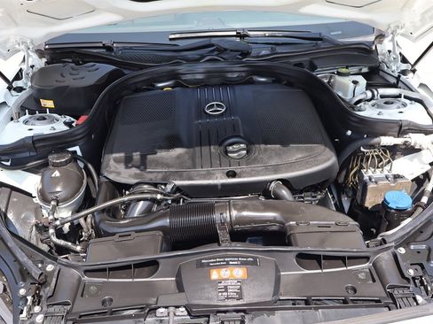 Used 2014 Mercedes-Benz E 250 BlueTEC Sedan image 38