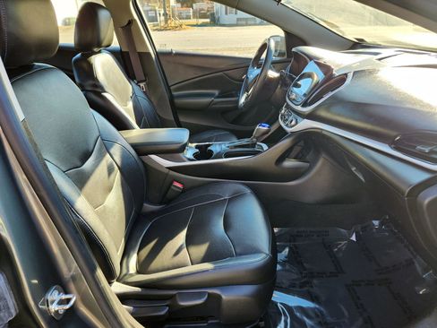 Used 2017 Chevrolet Volt LT w/ Comfort Package image 16