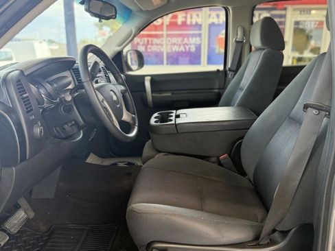 Used 2009 Chevrolet Silverado 1500 LT w/ Regional Value Package image 16