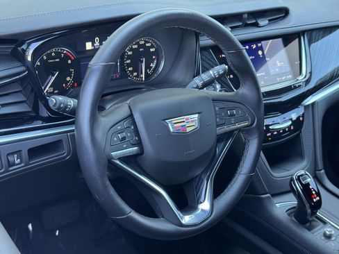Used 2025 Cadillac XT6 Premium Luxury image 19