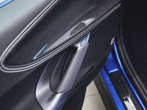 Used 2023 Ferrari SF90 Spider image 38