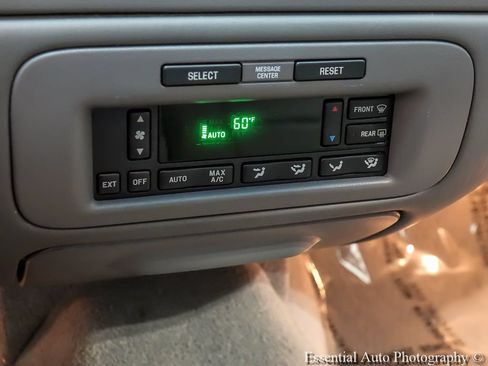 Used 1999 Lincoln Town Car Signature RWD image 17