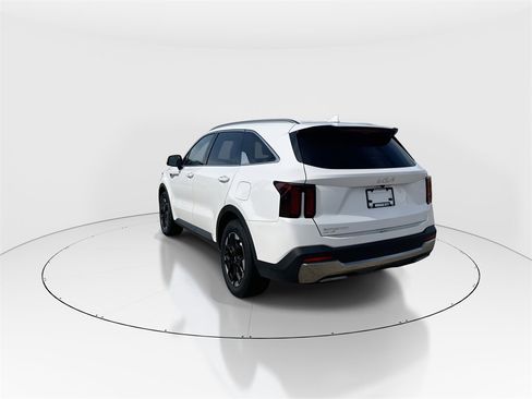 Used 2024 Kia Sorento S image 6