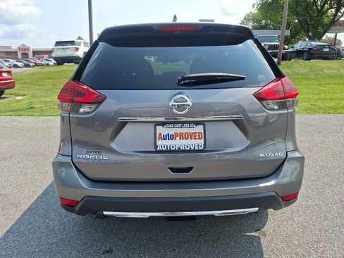Used 2018 Nissan Rogue SV w/ Premium Package AWD/4WD image 5