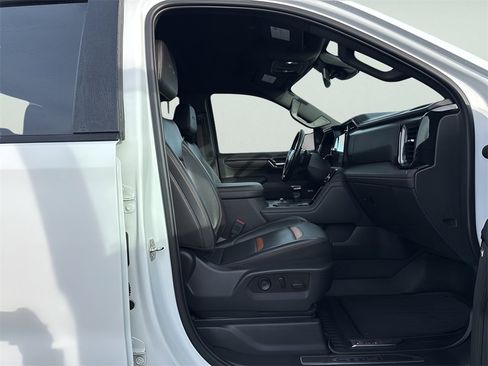 Used 2023 GMC Sierra 1500 AT4 image 10