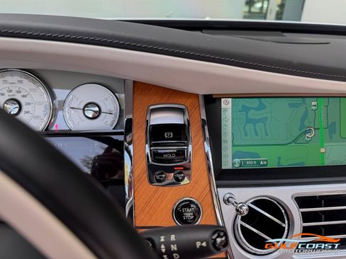 Used 2017 Rolls-Royce Dawn RWD image 17