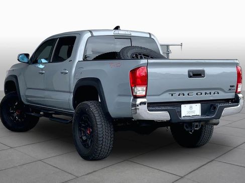Used 2020 Toyota Tacoma TRD Off-Road AWD/4WD image 12