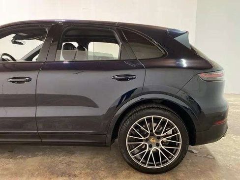 Used 2019 Porsche Cayenne w/ Premium Package image 93