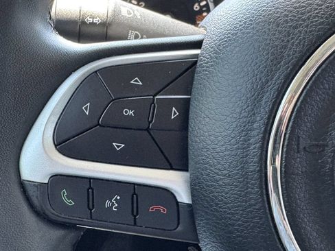 Used 2019 Jeep Renegade Latitude AWD/4WD image 20