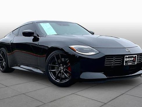Certified 2024 Nissan Z Performance w/ Floor Mat Package RWD image 3