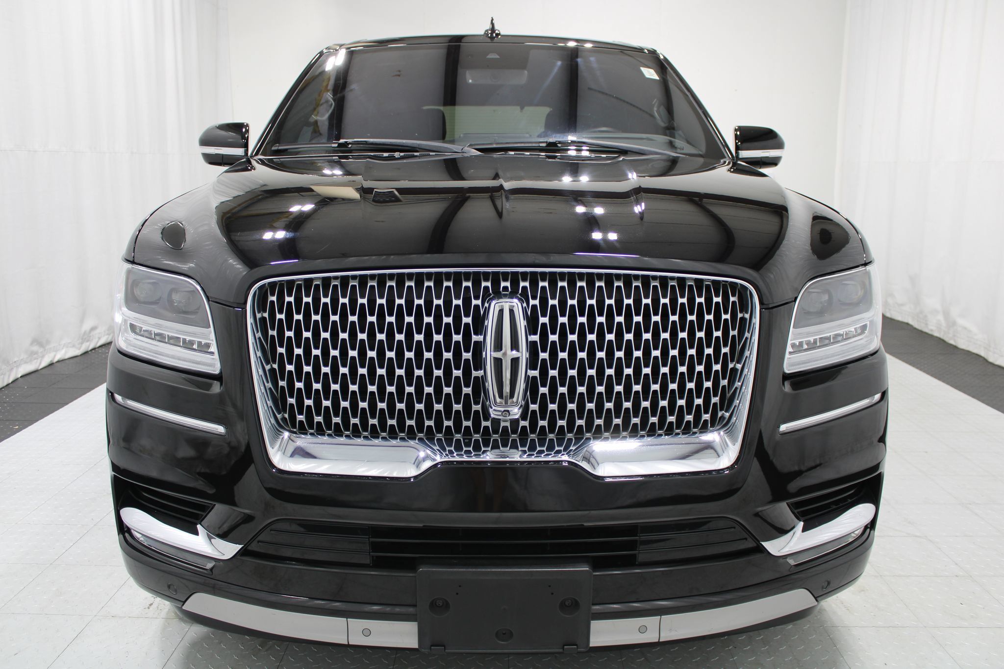 Used 2019 Lincoln Navigator Reserve AWD/4WD image 3