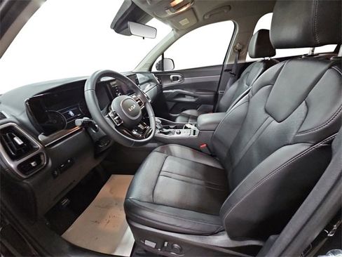 Used 2023 Kia Sorento S image 9