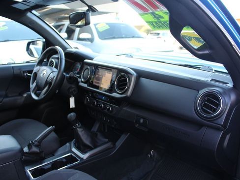 Used 2017 Toyota Tacoma TRD Sport w/ Premium & Technology Package image 25