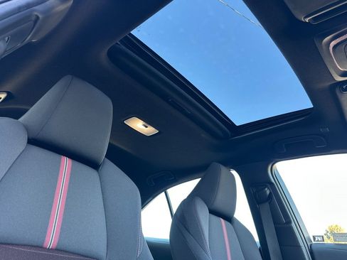 Used 2025 Toyota Corolla SE image 18