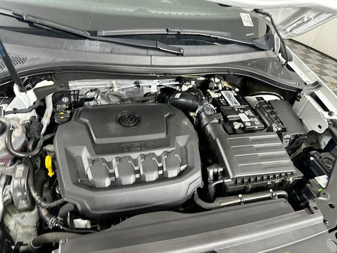 Used 2022 Volkswagen Tiguan SE image 33