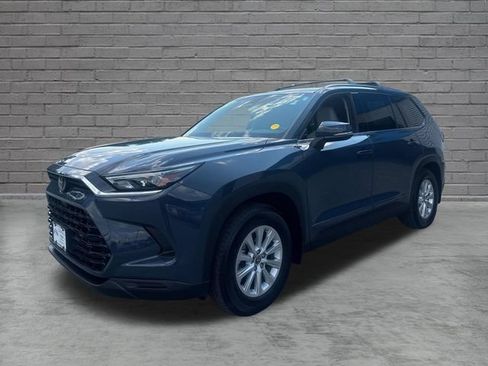 Used 2026 Toyota Grand Highlander AWD image 3