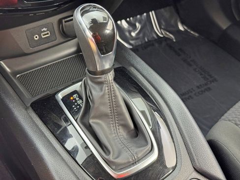 Used 2021 Nissan Rogue Sport S image 27