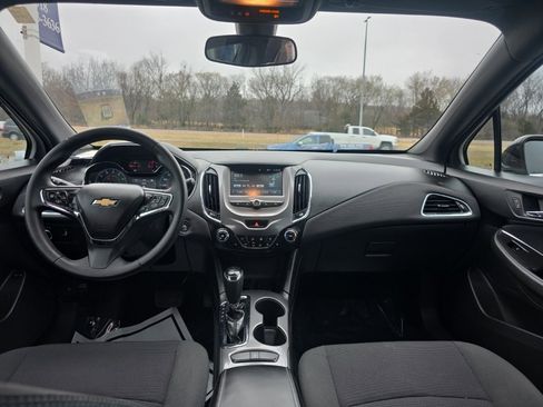 Used 2017 Chevrolet Cruze LT w/ Convenience Package image 13