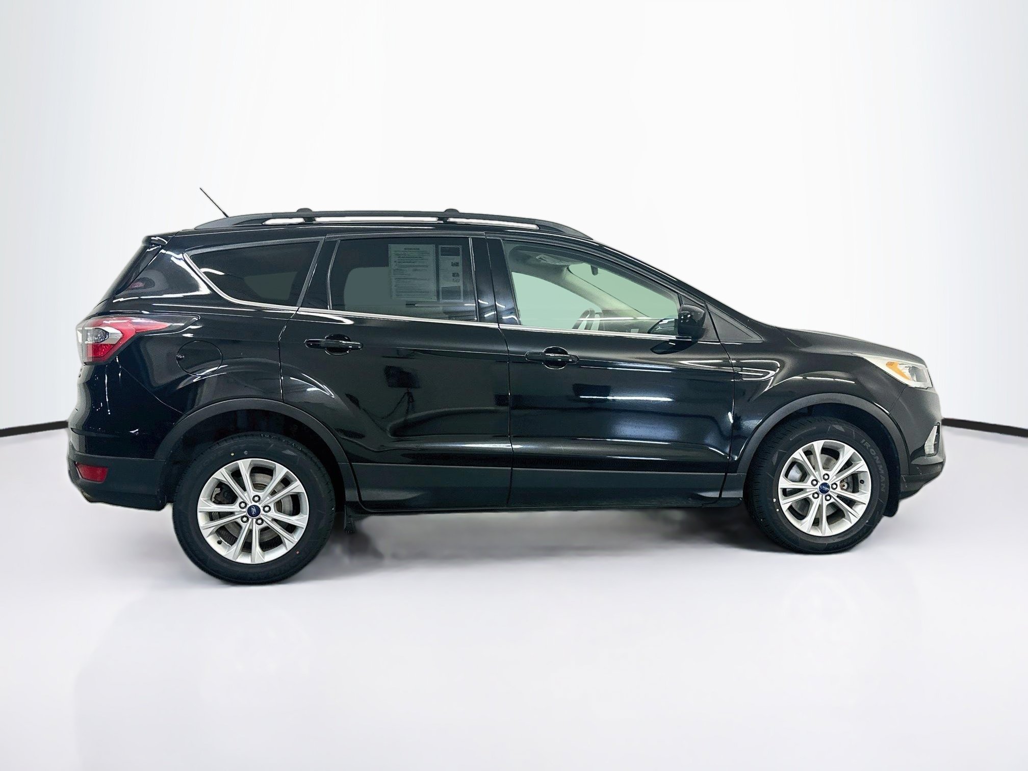Used 2017 Ford Escape SE w/ SE Leather Comfort Package AWD/4WD image 10