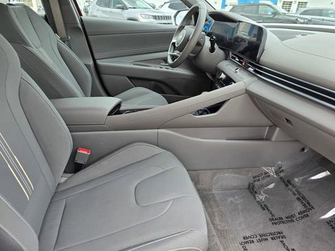 Used 2025 Hyundai Elantra SEL FWD image 18