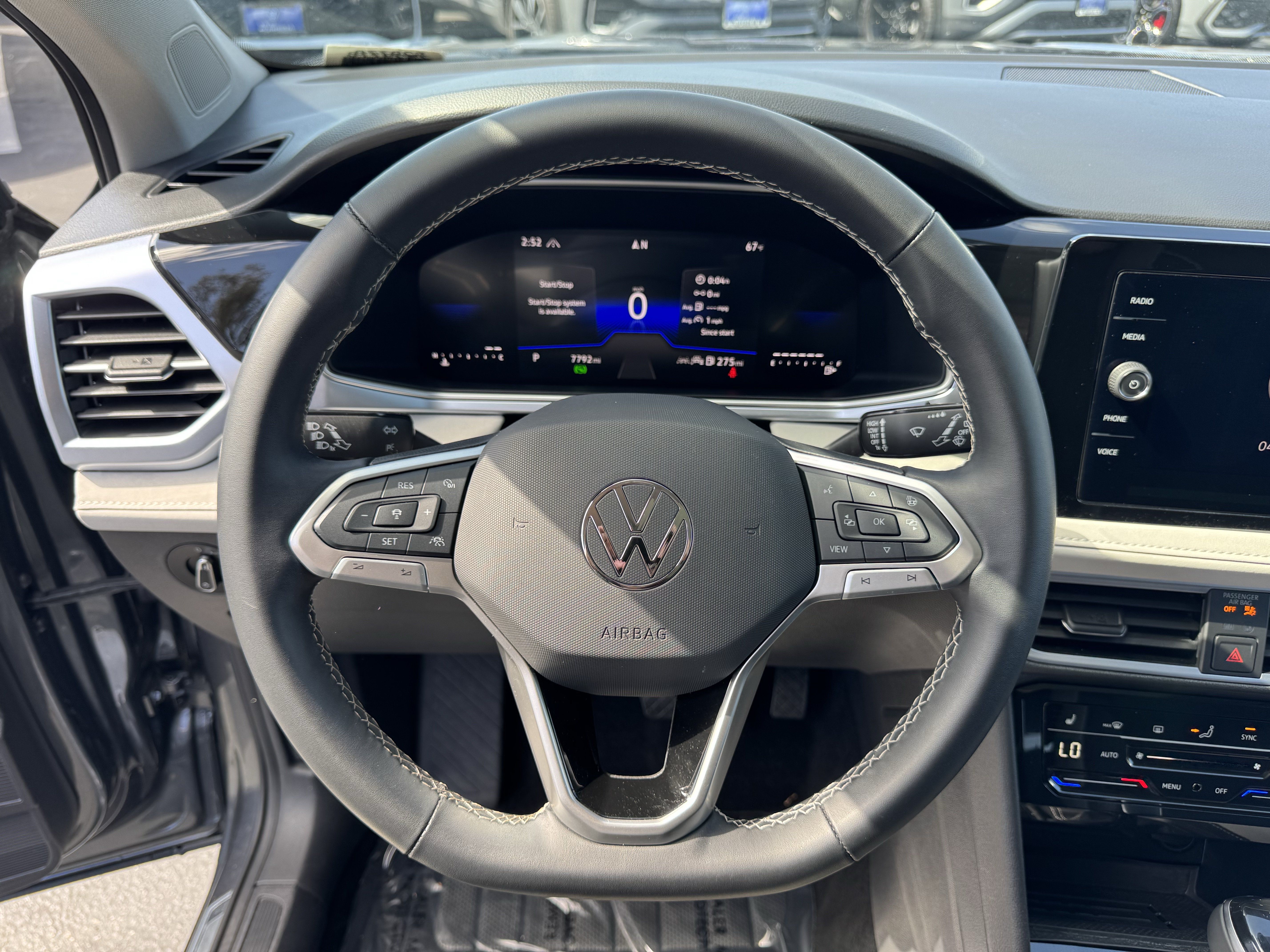 Used 2025 Volkswagen Taos SE AWD/4WD image 17
