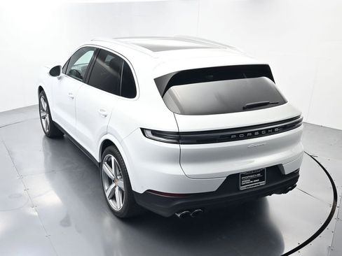Certified 2025 Porsche Cayenne AWD/4WD image 35