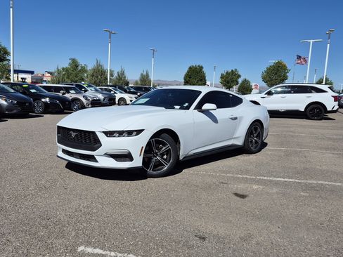 Used 2024 Ford Mustang Coupe RWD image 1