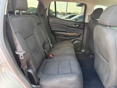 Used 2019 GMC Acadia SLE FWD image 24