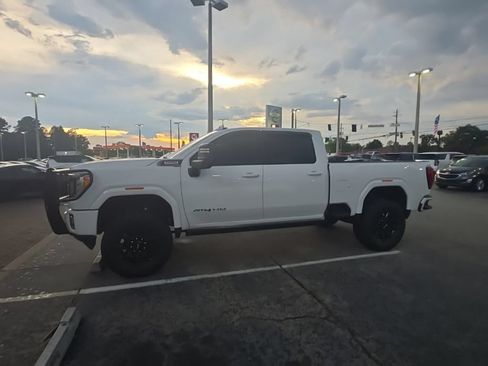 Used 2023 GMC Sierra 2500 AT4 w/ AT4 Premium Plus Package AWD/4WD image 3