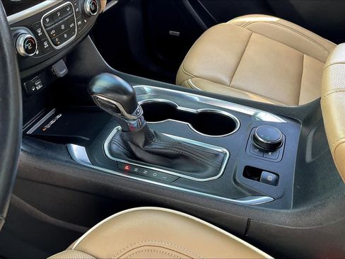 Used 2022 Chevrolet Traverse Premier image 13