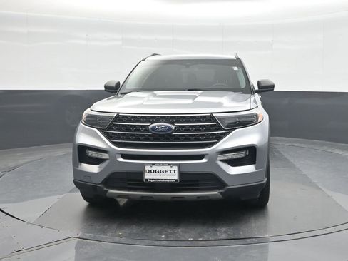 Used 2020 Ford Explorer XLT w/ Equipment Group 202A image 5