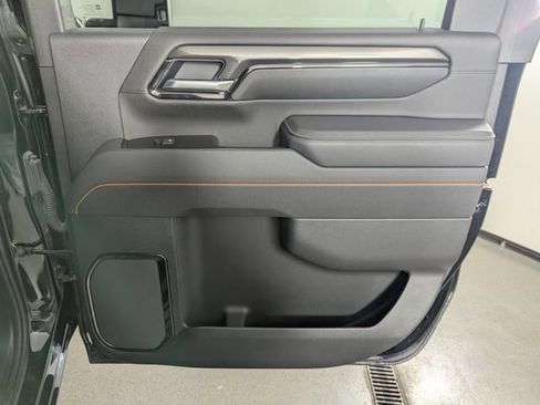 Used 2025 GMC Sierra 2500 AT4 w/ Technology Package image 24