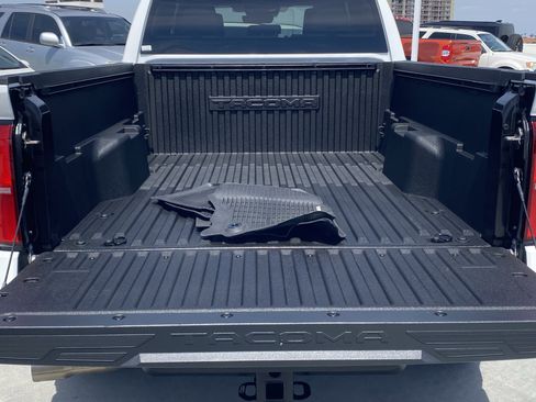 Certified 2024 Toyota Tacoma SR5 AWD/4WD image 22